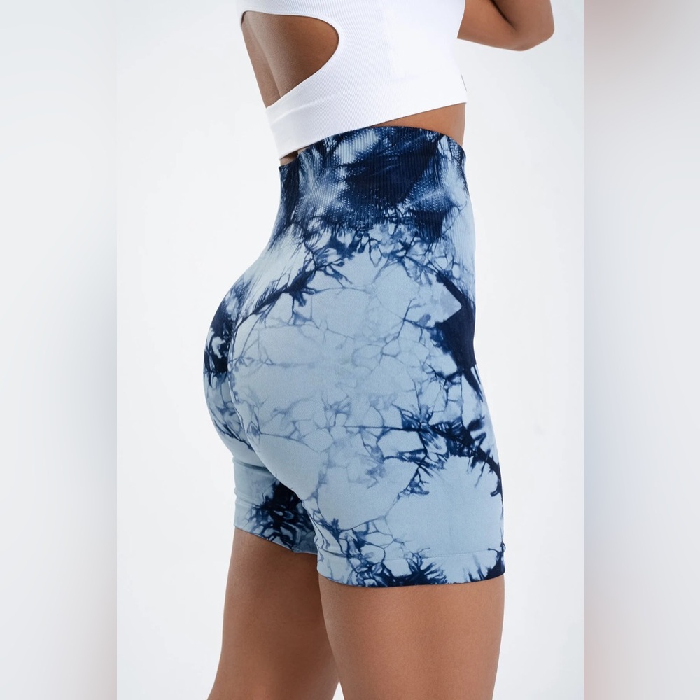 RUCHED BUTT ATHLETIC SHORTS